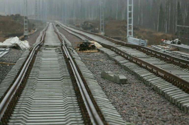 Тело мужчины обнаружили под вагоном опрокинувшегося поезда в Коми