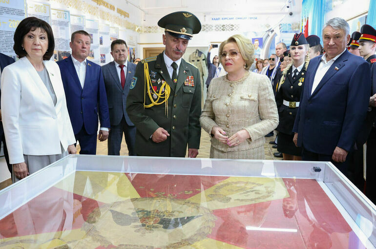Матвиенко вернула историческую реликвию кадетам Полоцка