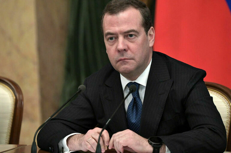 Медведев призвал ускорить создание реестра ущерба от санкций Запада