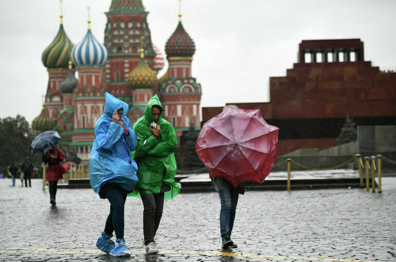 Аномальную жару в Москве сменят ливни и сильный ветер