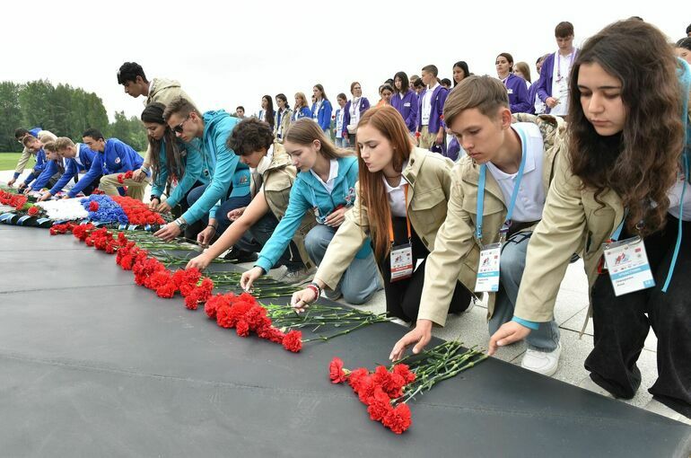 Участники «Поезда Памяти» посетили мемориальный комплекс «Хатынь»