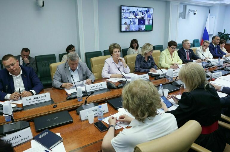 В Комитете Совфеда обсудили вопросы совершенствования системы ОМС