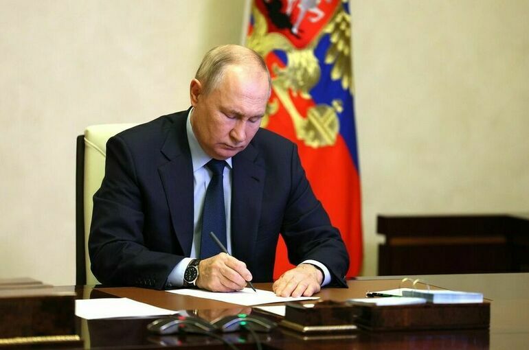 Путин подписал закон о предоставлении части акватории водного объекта без торгов