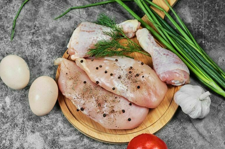В Национальной мясной ассоциации рассказали, как аномальная жара повлияет на цену курицы и свинины
