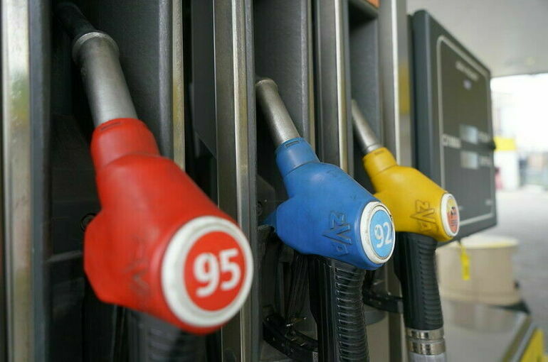 ФАС призвала запретить экспорт бензина из России
