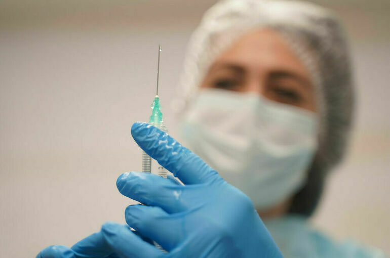 Роспотребнадзор рекомендовал привить от гриппа до 60 процентов населения
