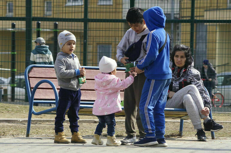 Семьи мигрантов, не знающих русский язык, предлагают отправить домой