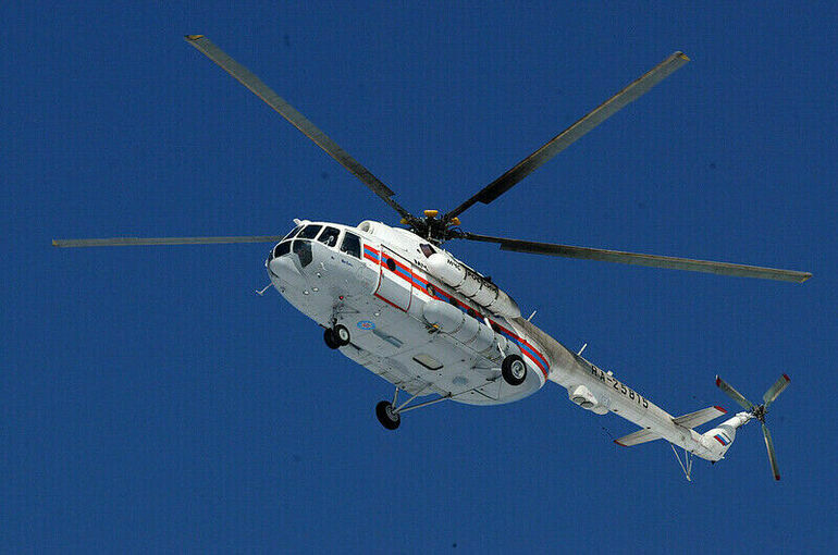Борт Ми-8 вылетел на поиски пропавшего в Якутии вертолета Robinson