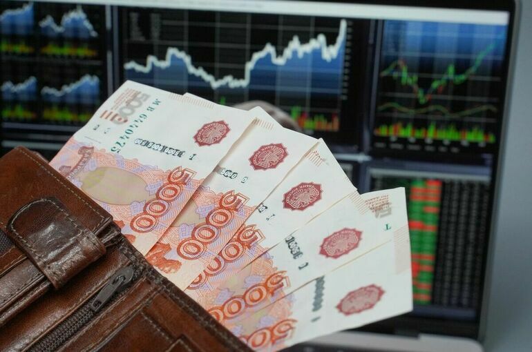 Курс рубля отреагировал снижением на решение ЦБ по ставке