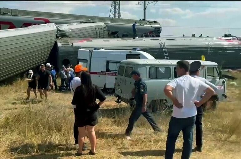Спасатели завершили работы на месте ДТП с поездом в Волгоградской области