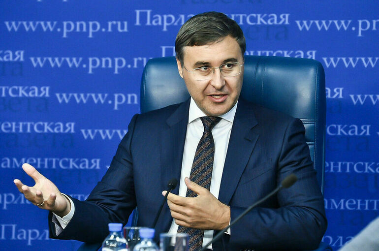 Фальков предложил закрепить статус молодого специалиста в законе