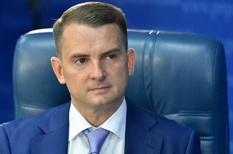 Депутат Нилов призвал поддерживать семьи материально и эмоционально