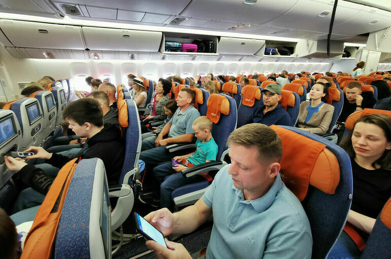В Госдуме предложили запретить рассаживать семьи на разные места в самолетах