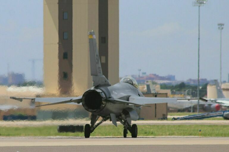 Bloomberg: Первая партия F-16 от союзников по НАТО прибыла на Украину