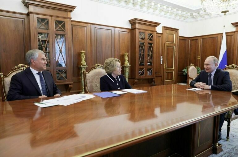 Президент встретился с Матвиенко и Володиным по итогам весенней сессии