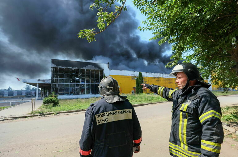 Площадь пожара в торговом центре Донецка составляет свыше 10 тысяч «квадратов» 