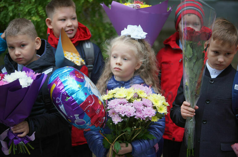 День знаний предложили сделать выходным для родителей школьников