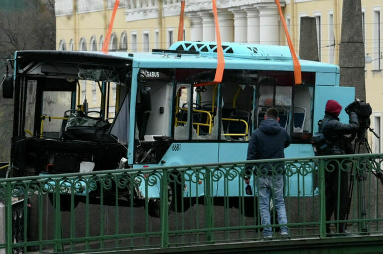 Водителя упавшего в Мойку автобуса осудили на шесть лет колонии