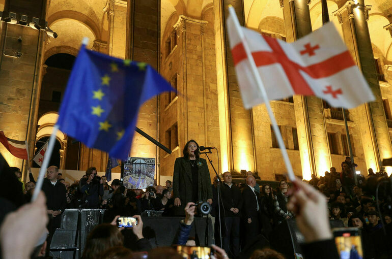 Оппозиция начала акцию протеста перед зданием парламента Грузии