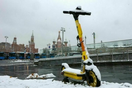 Минтранс попросят разъяснить, можно ли самокатчикам ездить в гололед