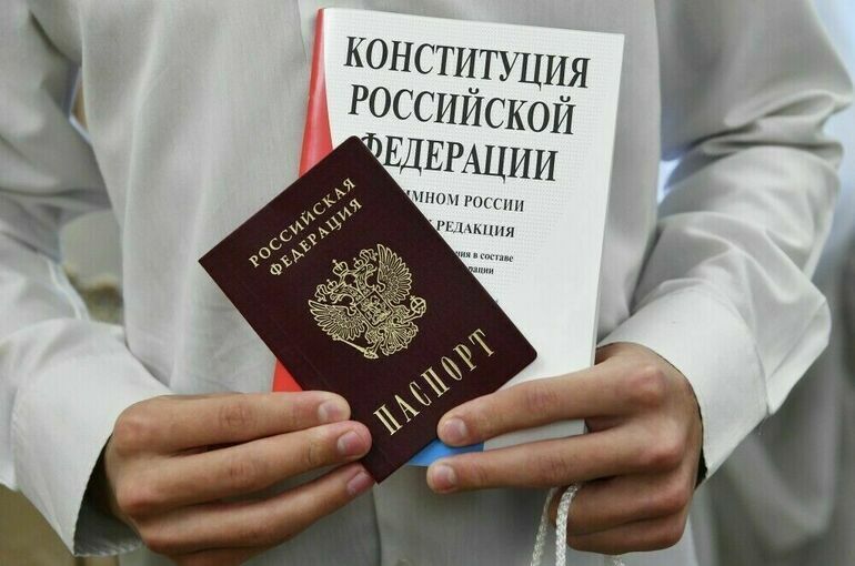 Возраст принесения присяги гражданина РФ предложили понизить до 14 лет