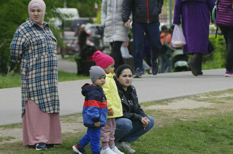 В кабмине призвали доработать законопроект о запрете мигрантам привозить семьи