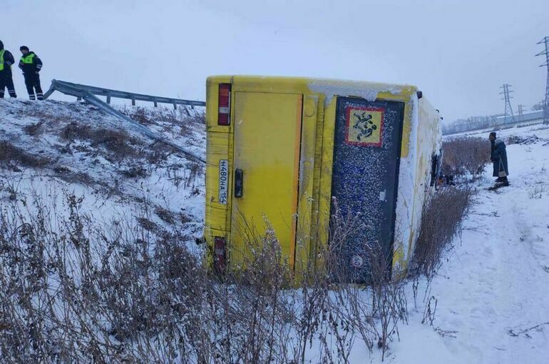 В результате ДТП с автобусом в Новосибирской области пострадали 11 человек